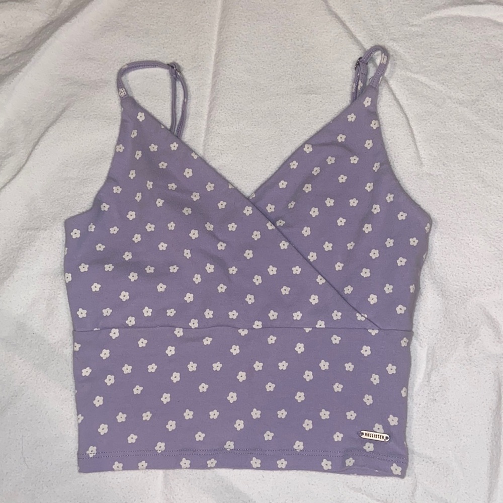 hollister lavender flower top - JM